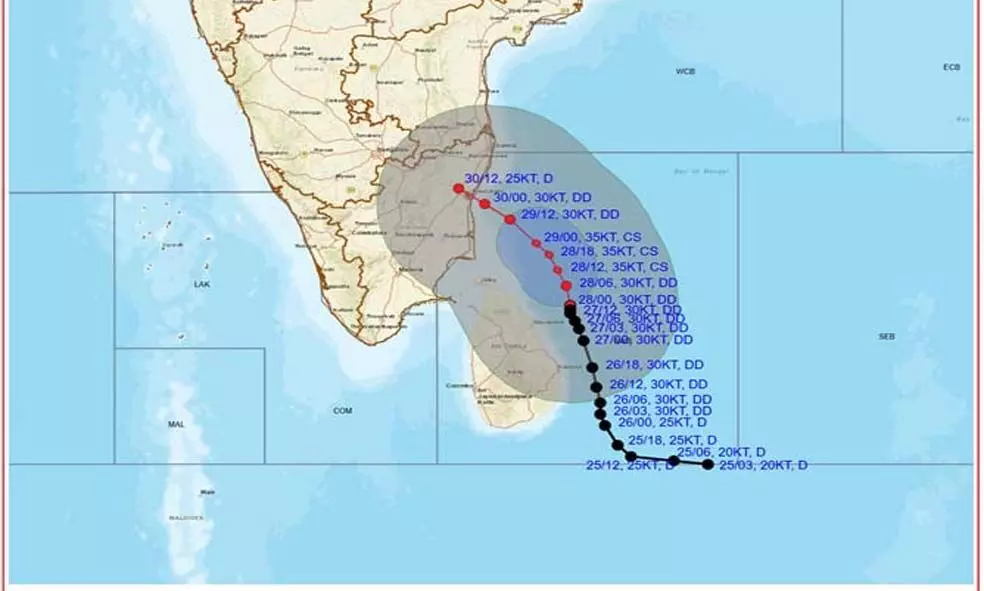 ഫെങ്കല്‍ ചുഴലിക്കാറ്റ്; ന്യൂനമര്‍ദ്ദം തീരപ്രദേശത്തേക്ക് :  മുന്‍കരുതല്‍ നടപടികളുമായി നാവികസേന