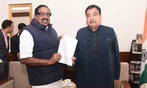 ദേശീയപാതാ വികസനം പരാതികളും നിര്‍ദ്ദേശങ്ങളും കേന്ദ്രമന്ത്രിയുടെ  ശ്രദ്ധയില്‍പെടുത്തിയതായി ഉണ്ണിത്താന്‍ എം.പി