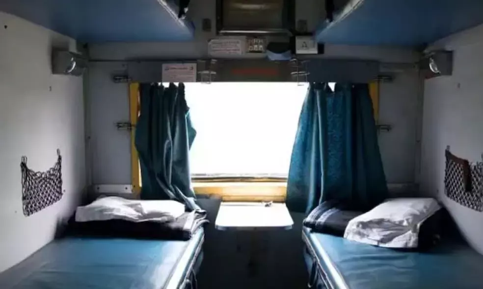 ഇതാണ് സത്യം..!!  ട്രെയിനിലെ കമ്പിളി പുതപ്പ് കഴുകുന്നത് മാസത്തില്‍ രണ്ട് തവണ;  വീശദീകരണവുമായി റെയില്‍വേ