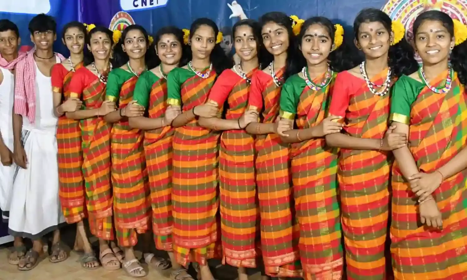 നിറഞ്ഞാടി ഗോത്രകലകള്‍