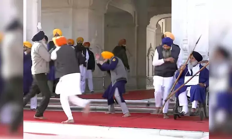 അകാലിദള്‍ നേതാവ് സുഖ്ബീര്‍ സിംഗ് ബാദലിന് നേരെ വധശ്രമം;  സുവര്‍ണക്ഷേത്ര കവാടത്തില്‍ വെടിവെപ്പ്;  ദൃശ്യങ്ങള്‍