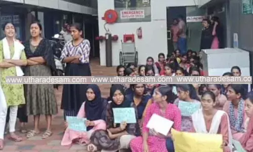 കാഞ്ഞങ്ങാട്ട് നഴ്സിംഗ് വിദ്യാർത്ഥിനി ആത്മഹത്യക്ക് ശ്രമിച്ചു; നില ഗുരുതരം, വാർഡനെതിരെ പ്രതിഷേധം കാഞ്ഞങ്ങാട്ട് നഴ്സിംഗ് വിദ്യാർത്ഥിനി ആത്മഹത്യക്ക് ശ്രമിച്ചു; നില ഗുരുതരം, വാർഡനെതിരെ പ്രതിഷേധം