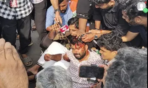 നഴ്‌സിംഗ് വിദ്യാര്‍ഥിനിയുടെ നില ഗുരുതരമായി തുടരുന്നു;  ആശുപത്രിയിലേക്ക് പ്രതിഷേധ മാര്‍ച്ച് ; ലാത്തി വീശി;  സംഘര്‍ഷാവസ്ഥ