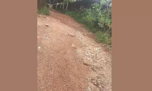 ബംബ്രാണ തങ്ങള്‍ പള്ളി-മുതലക്കല്ല് റോഡ് ഗതാഗത യോഗ്യമാക്കണം