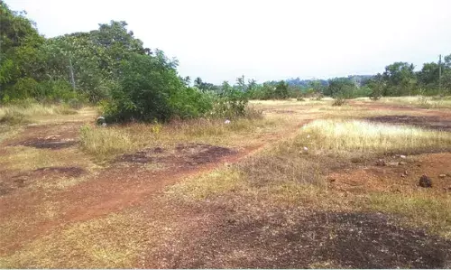 ബേളയില് അഗ്നിശമന വിഭാഗത്തിന് അനുവദിച്ച സ്ഥലം കാഴ്ചവസ്തുവായി മാറുന്നു ബേളയില് അഗ്നിശമന വിഭാഗത്തിന് അനുവദിച്ച സ്ഥലം കാഴ്ചവസ്തുവായി മാറുന്നു