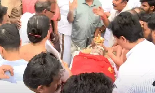 അക്ഷര കുലപതിക്ക് വിട.. സ്മൃതിപഥത്തിൽ എം.ടിക്ക് ഇനി നിത്യനിദ്ര അക്ഷര കുലപതിക്ക് വിട.. സ്മൃതിപഥത്തിൽ എം.ടിക്ക് ഇനി നിത്യനിദ്ര