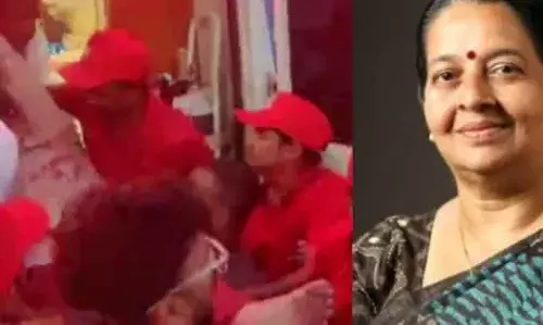 ഉമ തോമസ് എംഎല്എയുടെ ആരോഗ്യ നിലയില് പുരോഗതി; സ്റ്റേഡിയത്തില് അടിമുടി സുരക്ഷാ വീഴ്ചയെന്ന് റിപ്പോര്ട്ട് ഉമ തോമസ് എംഎല്എയുടെ ആരോഗ്യ നിലയില് പുരോഗതി; സ്റ്റേഡിയത്തില് അടിമുടി സുരക്ഷാ വീഴ്ചയെന്ന് റിപ്പോര്ട്ട്