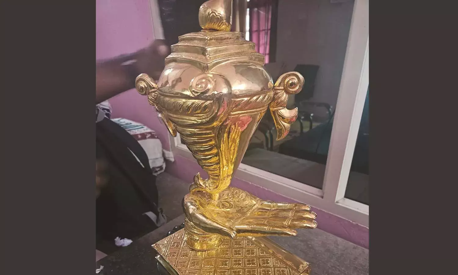 സ്വര്‍ണ്ണക്കപ്പ് കണ്‍കുളിര്‍ക്കെ കണ്ട് കാഞ്ഞങ്ങാട്