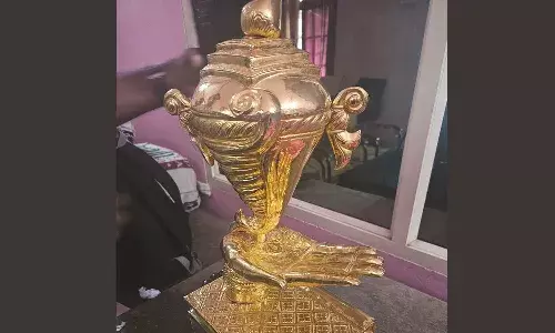 സ്വര്‍ണ്ണക്കപ്പ് കണ്‍കുളിര്‍ക്കെ കണ്ട് കാഞ്ഞങ്ങാട്