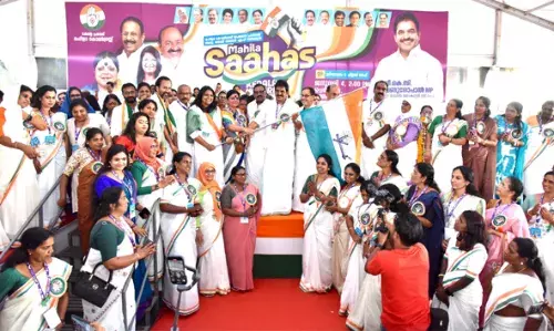 പ്രവര്ത്തകരില് ആവേശം നിറച്ച് മഹിളാ കോണ്ഗ്രസ് സാഹസ് കേരള യാത്ര പ്രവര്ത്തകരില് ആവേശം നിറച്ച് മഹിളാ കോണ്ഗ്രസ് സാഹസ് കേരള യാത്ര