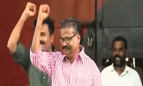 കെ.വി കുഞ്ഞിരാമനുള്പ്പെടെ നാല് സി.പി.എം നേതാക്കള് ജയില് മോചിതരായി കെ.വി കുഞ്ഞിരാമനുള്പ്പെടെ നാല് സി.പി.എം നേതാക്കള് ജയില് മോചിതരായി
