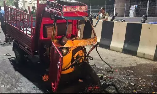 നിര്ത്തിയിട്ട ടാങ്കര് ലോറിക്ക് പിറകില് ഗുഡ്സ് ഓട്ടോ ഇടിച്ച് ഡ്രൈവര്ക്ക് ഗുരുതരം നിര്ത്തിയിട്ട ടാങ്കര് ലോറിക്ക് പിറകില് ഗുഡ്സ് ഓട്ടോ ഇടിച്ച് ഡ്രൈവര്ക്ക് ഗുരുതരം