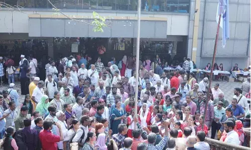 കാഴ്ചയില്ലാ കണ്ണുകളില് സമ്മേളനക്കുളിര് കാഴ്ചയില്ലാ കണ്ണുകളില് സമ്മേളനക്കുളിര്