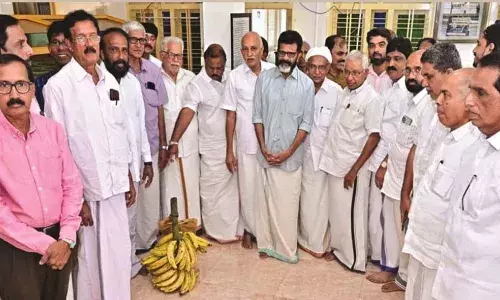 ഈ സൗഹൃദത്തിന് മതത്തിന്റെ അതിരുകളില്ല; ഉറൂസ് നഗരിയും ക്ഷേത്രവും സന്ദര്ശിച്ച് ജമാഅത്ത്, ക്ഷേത്രം ഭാരവാഹികള് ഈ സൗഹൃദത്തിന് മതത്തിന്റെ അതിരുകളില്ല; ഉറൂസ് നഗരിയും ക്ഷേത്രവും സന്ദര്ശിച്ച് ജമാഅത്ത്, ക്ഷേത്രം ഭാരവാഹികള്