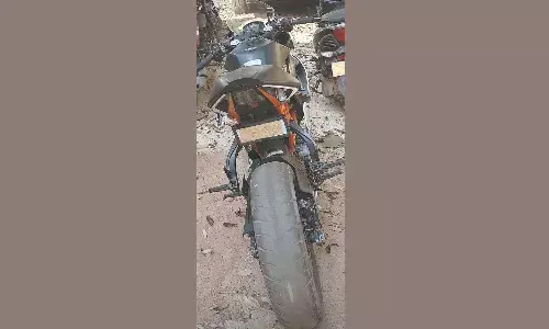 അമിത ശബ്ദമുണ്ടാക്കി ബൈക്ക് ഓടിച്ചാല് പിടിവീഴും; കര്ശന നടപടിയുമായി കുമ്പള പൊലീസ് അമിത ശബ്ദമുണ്ടാക്കി ബൈക്ക് ഓടിച്ചാല് പിടിവീഴും; കര്ശന നടപടിയുമായി കുമ്പള പൊലീസ്