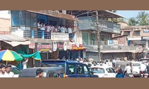 കവര്ച്ചാ മുതലുമായി ഒരു കാര് കടന്നത് കാസര്കോട് ഭാഗത്തേക്ക് കവര്ച്ചാ മുതലുമായി ഒരു കാര് കടന്നത് കാസര്കോട് ഭാഗത്തേക്ക്