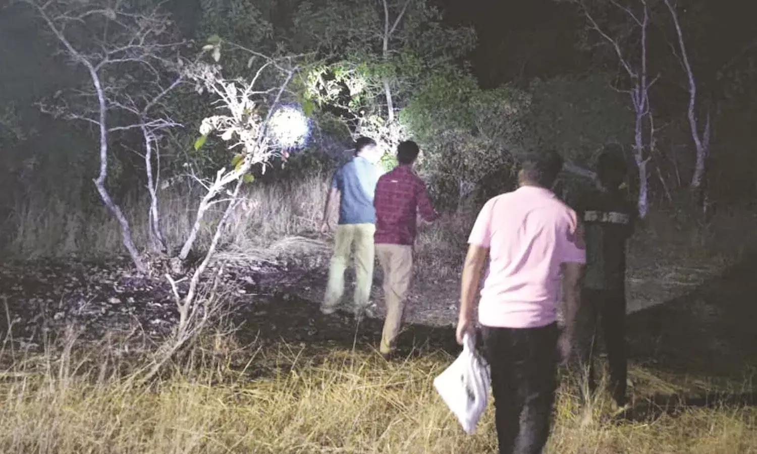 ദേലമ്പാടിയില് ഭീഷണിയായി കാട്ടാന ദേലമ്പാടിയില് ഭീഷണിയായി കാട്ടാന