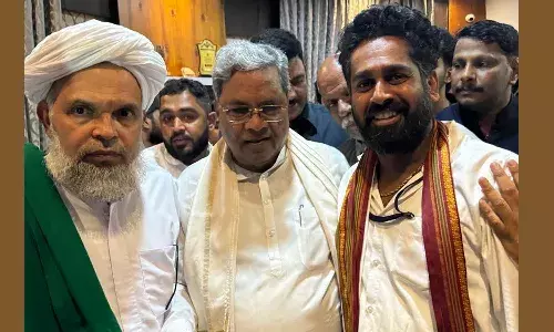 മംഗളൂരു ഹജ്ജ് ഹൗസ്: മുഖ്യമന്ത്രിയും സ്പീക്കറും ചര്ച്ച നടത്തി മംഗളൂരു ഹജ്ജ് ഹൗസ്: മുഖ്യമന്ത്രിയും സ്പീക്കറും ചര്ച്ച നടത്തി