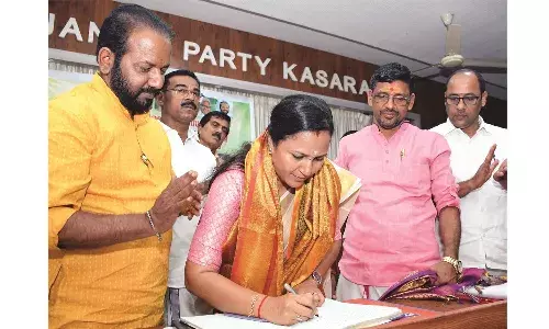 കാസര്കോട് ജില്ലയില് ബി.ജെ.പിയുടെ ആദ്യ വനിതാ പ്രസിഡണ്ടായി എം.എല് അശ്വിനി കാസര്കോട് ജില്ലയില് ബി.ജെ.പിയുടെ ആദ്യ വനിതാ പ്രസിഡണ്ടായി എം.എല് അശ്വിനി