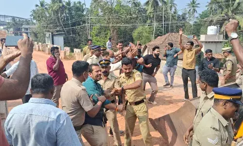 ഇത് തന്നെ ഞങ്ങടെ ദുരിതം സാറേ...