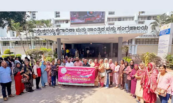 പഠനയാത്ര വിമാനത്തില്‍; കുടുംബശ്രീ അംഗങ്ങള്‍ക്കിത് നവ്യാനുഭവം