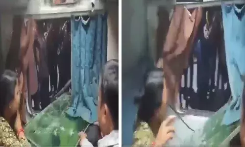 മഹാകുംഭമേളയിലേക്ക് ട്രെയിന്‍ കയറാനായില്ല; കല്ലെറിഞ്ഞു, ഗ്ലാസ് വിന്‍ഡോ തകര്‍ത്തു; യാത്രക്കാര്‍ തമ്മില്‍ സംഘര്‍ഷം