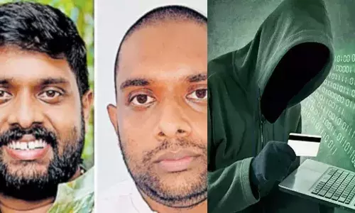 വിഡ്ഢികളായ ബുദ്ധിമാന്മാരുടെ നാട് വിഡ്ഢികളായ ബുദ്ധിമാന്മാരുടെ നാട്