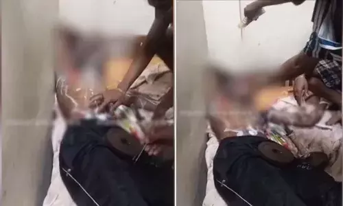 കോമ്പസ് കൊണ്ട് ശരീരമാസകലം കുത്തി; മുറിവില് ബോഡി ലോഷന് പുരട്ടി; കോട്ടയം റാഗിംഗിന്റെ ദൃശ്യങ്ങള് പുറത്ത് കോമ്പസ് കൊണ്ട് ശരീരമാസകലം കുത്തി; മുറിവില് ബോഡി ലോഷന് പുരട്ടി; കോട്ടയം റാഗിംഗിന്റെ ദൃശ്യങ്ങള് പുറത്ത്