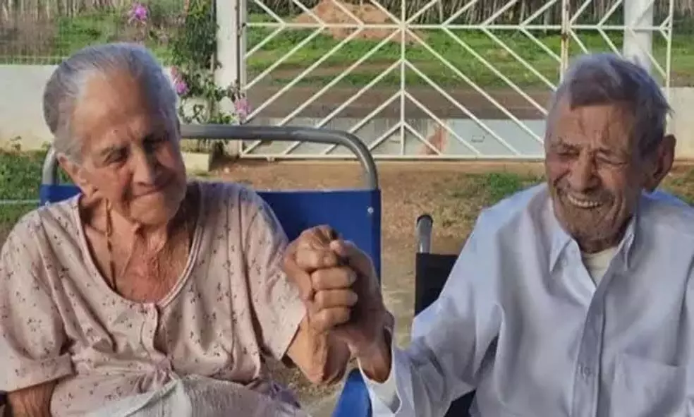 84 ദാമ്പത്യവര്ഷം!! 100ലധികം പേരക്കുട്ടികള്; ഇത് ലോക റെക്കോര്ഡ് 84 ദാമ്പത്യവര്ഷം!! 100ലധികം പേരക്കുട്ടികള്; ഇത് ലോക റെക്കോര്ഡ്
