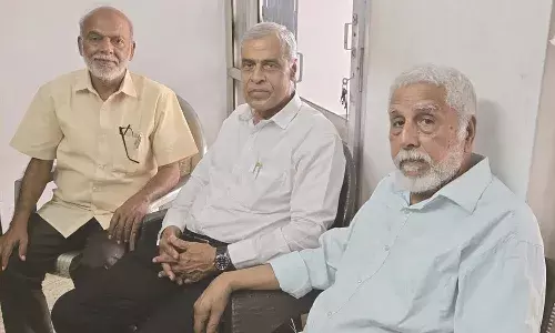 ശിഹാബ് തങ്ങളെ നാമറിയും; ഡോക്ടര് അബ്ദുല്ലയെയോ ? ശിഹാബ് തങ്ങളെ നാമറിയും; ഡോക്ടര് അബ്ദുല്ലയെയോ ?