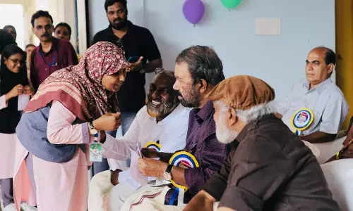 കുട്ടികൾ സങ്കടം പറഞ്ഞു; സ്കൂളുകളില് ഇനി ലിഫ്റ്റും എസിയും പരിഗണിക്കുമെന്ന് മന്ത്രി കുട്ടികൾ സങ്കടം പറഞ്ഞു; സ്കൂളുകളില് ഇനി ലിഫ്റ്റും എസിയും പരിഗണിക്കുമെന്ന് മന്ത്രി