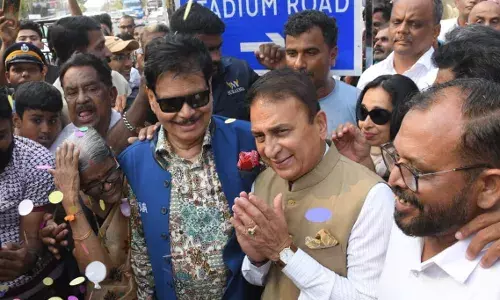 കാസർകോട് മുനിസിപ്പല് സ്റ്റേഡിയം റോഡ് ഇനി ഗവാസ്കറുടെ പേരിൽ: പൗരാവലിയുടെ ആദരം ഏറ്റുവാങ്ങി സുനിൽ ഗവാസ്കർ കാസർകോട് മുനിസിപ്പല് സ്റ്റേഡിയം റോഡ് ഇനി ഗവാസ്കറുടെ പേരിൽ: പൗരാവലിയുടെ ആദരം ഏറ്റുവാങ്ങി സുനിൽ ഗവാസ്കർ