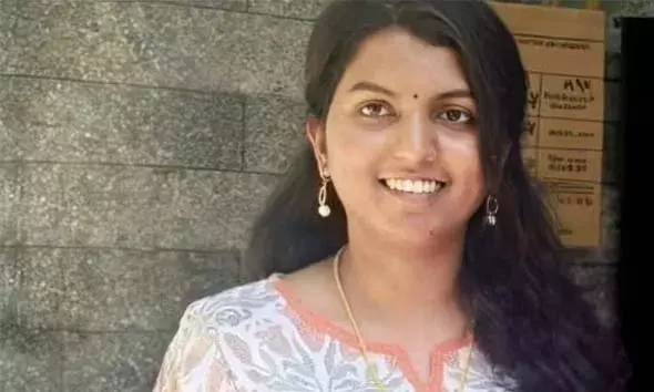 നിയമ വിദ്യാര്‍ഥിനിയായ നവവധു ഭര്‍തൃവീട്ടിലെ കുളിമുറിയില്‍ മരിച്ചനിലയില്‍