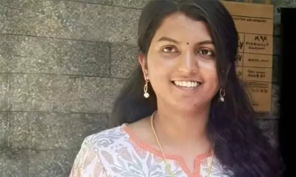 നിയമ വിദ്യാര്‍ഥിനിയായ നവവധു ഭര്‍തൃവീട്ടിലെ കുളിമുറിയില്‍ മരിച്ചനിലയില്‍