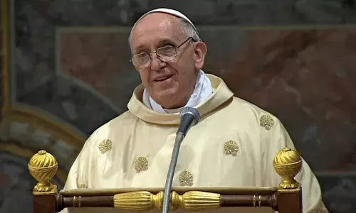 ഫ്രാൻസിസ് മാർപാപ്പയുടെ ആരോഗ്യനിലയിൽ നേരിയ പുരോഗതി: നിരീക്ഷണത്തിൽ തുടരും