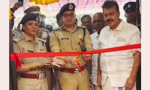 വനിത-സൈബര്‍ ക്രൈം പൊലീസ് സ്റ്റേഷന്‍ കെട്ടിടവും ടര്‍ഫും ഉദ്ഘാടനം ചെയ്തു