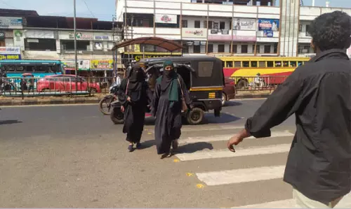 വാഹനത്തിരക്ക്; കാഞ്ഞങ്ങാട്ട് അപകടം പതിവാകുന്നു വാഹനത്തിരക്ക്; കാഞ്ഞങ്ങാട്ട് അപകടം പതിവാകുന്നു