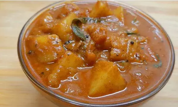 ഇറച്ചിക്കറി പോലൊരു ഉരുളക്കിഴങ്ങ് കറി; കുട്ടികളെയും മുതിര്‍ന്നവരേയും കയ്യിലെടുക്കാം