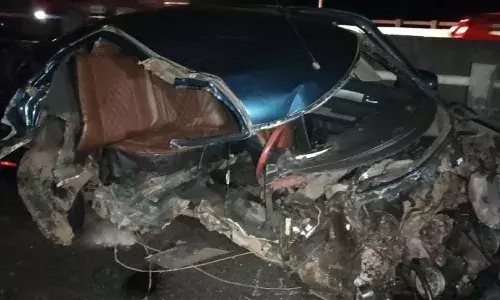 മഞ്ചേശ്വരം അപകടം; മൂന്ന് പേരുടെ മരണത്തിനിരയാക്കിയത് അമിത വേഗമെന്ന് പ്രാഥമിക നിഗമനം മഞ്ചേശ്വരം അപകടം; മൂന്ന് പേരുടെ മരണത്തിനിരയാക്കിയത് അമിത വേഗമെന്ന് പ്രാഥമിക നിഗമനം