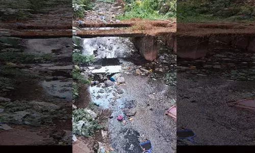 ചൂരിയില് തോട്ടില് ഒഴുകുന്നത് മലിനജലം; പകര്ച്ചവ്യാധികള് പടരുമെന്ന ആശങ്കയില് നാട്ടുകാര് ചൂരിയില് തോട്ടില് ഒഴുകുന്നത് മലിനജലം; പകര്ച്ചവ്യാധികള് പടരുമെന്ന ആശങ്കയില് നാട്ടുകാര്