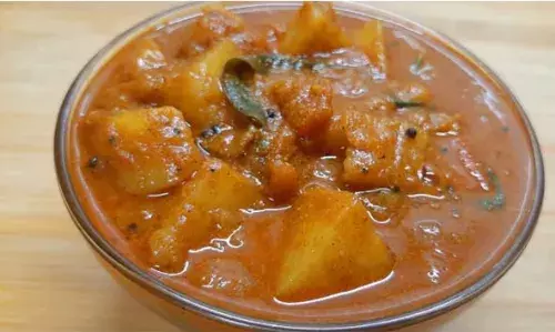 ഇറച്ചിക്കറി പോലൊരു ഉരുളക്കിഴങ്ങ് കറി; കുട്ടികളെയും മുതിര്ന്നവരേയും കയ്യിലെടുക്കാം ഇറച്ചിക്കറി പോലൊരു ഉരുളക്കിഴങ്ങ് കറി; കുട്ടികളെയും മുതിര്ന്നവരേയും കയ്യിലെടുക്കാം