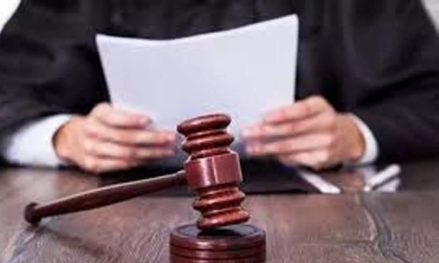 ഹൈക്കോടതിയുടെ ശ്രദ്ധേയ വിധി: പൊലീസ് ഉദ്യോഗസ്ഥര് സാമാന്യ ബുദ്ധി കൂടി പ്രയോഗിക്കണം ഹൈക്കോടതിയുടെ ശ്രദ്ധേയ വിധി: പൊലീസ് ഉദ്യോഗസ്ഥര് സാമാന്യ ബുദ്ധി കൂടി പ്രയോഗിക്കണം