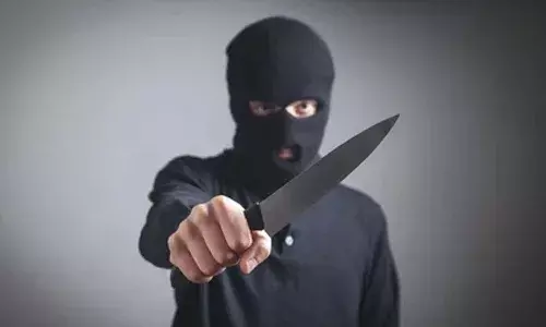 കൗമാരങ്ങളെ കൈ പിടിച്ചുയര്ത്തല് സമൂഹത്തിന്റെ കടമ കൗമാരങ്ങളെ കൈ പിടിച്ചുയര്ത്തല് സമൂഹത്തിന്റെ കടമ