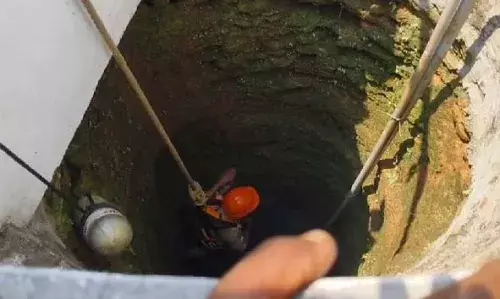 കിണര് വൃത്തിയാക്കാന് ഇറങ്ങിയപ്പോള് ദേഹാസ്വാസ്ഥ്യം; തൊഴിലാളിയും രക്ഷിക്കാനിറങ്ങിയ ആളും മരിച്ചു കിണര് വൃത്തിയാക്കാന് ഇറങ്ങിയപ്പോള് ദേഹാസ്വാസ്ഥ്യം; തൊഴിലാളിയും രക്ഷിക്കാനിറങ്ങിയ ആളും മരിച്ചു