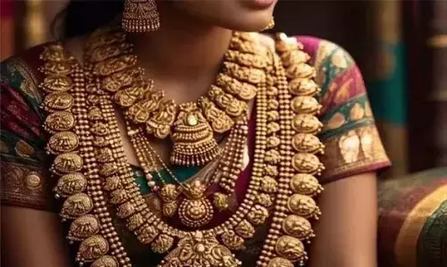 സംസ്ഥാനത്ത് കുതിപ്പ് തുടര്ന്ന് വീണ്ടും സ്വര്ണം; 360 രൂപ വര്ധിച്ചു സംസ്ഥാനത്ത് കുതിപ്പ് തുടര്ന്ന് വീണ്ടും സ്വര്ണം; 360 രൂപ വര്ധിച്ചു