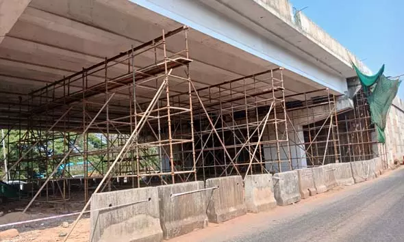 കുമ്പളയില്‍ അടിപ്പാതകള്‍ ഒരേസമയം അടച്ചിട്ടതില്‍ പ്രതിഷേധം