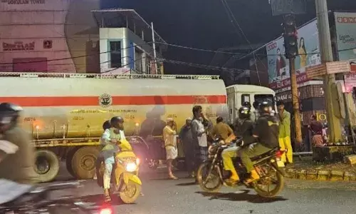 കോട്ടച്ചേരിട്രാഫിക് സർക്കിളിൽ കൂട്ട  വാഹനാപകടം; ദീർഘനേരം ഗതാഗത തടസം