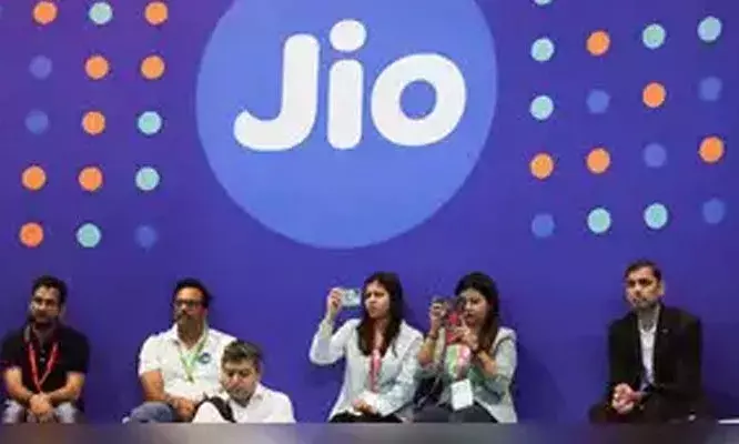 ക്രിക്കറ്റ് പ്രേമികള്‍ക്ക് ഐപിഎല്‍ സൗജന്യമായി ആസ്വദിക്കാന്‍ അണ്‍ലിമിറ്റഡ് ഓഫറുമായി റിലയന്‍സ് ജിയോ