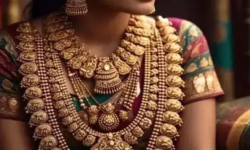 നെഞ്ചിടിപ്പേകി വീണ്ടും കുതിപ്പുമായി സ്വര്ണം; 320 രൂപ കൂടി, പവന് 66320 രൂപ നെഞ്ചിടിപ്പേകി വീണ്ടും കുതിപ്പുമായി സ്വര്ണം; 320 രൂപ കൂടി, പവന് 66320 രൂപ