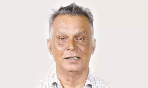 സഫാരി സ്യൂട്ടിലൊളിപ്പിച്ച ഫലിതങ്ങള്... സഫാരി സ്യൂട്ടിലൊളിപ്പിച്ച ഫലിതങ്ങള്...